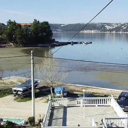 And By The Sea - Donja, Rab - 2001 بيت ضيافة 3*
