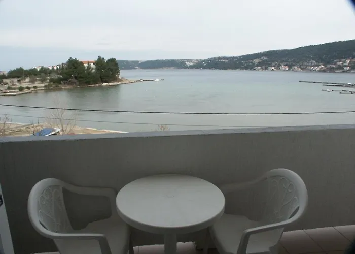 And By The Sea - Donja, Rab - 2001 Gostinjska kuća 3*