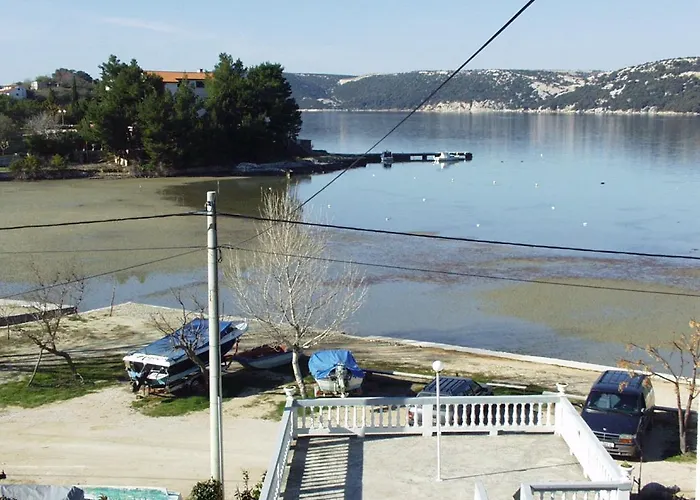 And By The Sea - Donja, Rab - 2001 Gostinjska kuća 3*