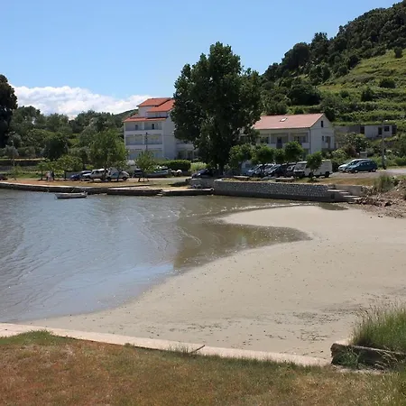 Penzion And By The Sea - Donja, Rab - 2001 3*