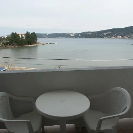 And By The Sea - Donja, Rab - 2001 Penzion 3*