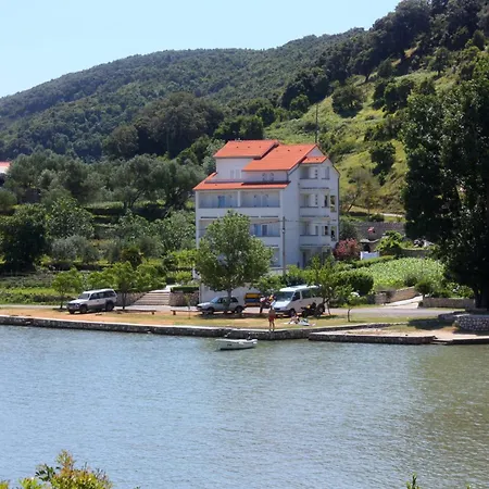 And By The Sea - Donja, Rab - 2001 Penzion 3*