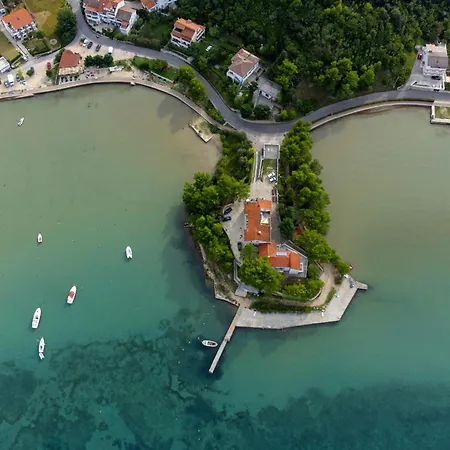 And By The Sea - Donja, Rab - 2001 Penzion 3*